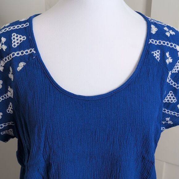 Torrid 2/18-20/2X Blue Crinkle Gauze Flutter Sleeve Blouse - Picture 3 of 9